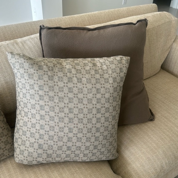 5 Custom Decorative Pillows 2 solid /2 Pattern / 1 Lumbar- sold as 5 piece set - Picture 1 of 2